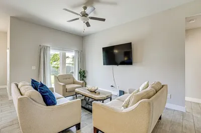 Golf, Shop & Beach-hop: Port Charlotte Gem w/ Yard