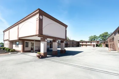 Super 8 by Wyndham Greensburg