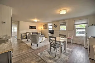 Romantic Country Apt by Lake Erie & Wineries!