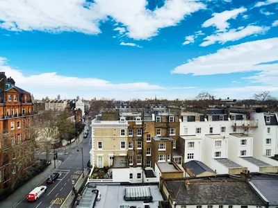 Simplistic Studio in London With Jacuzzi