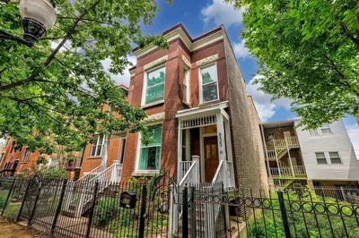 Breathtaking & Bright: Designer 2BD with Garage by AllSet Turnover