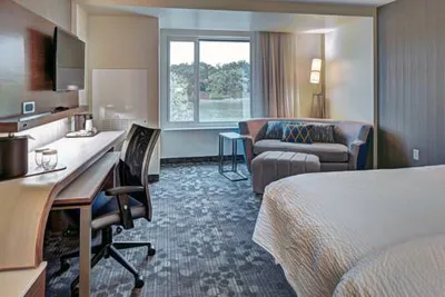 Courtyard by Marriott Appleton Riverfront