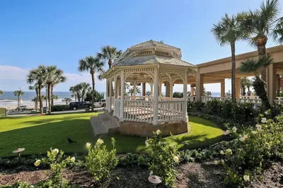 Luis' Lair by Ryson Vacation Rentals