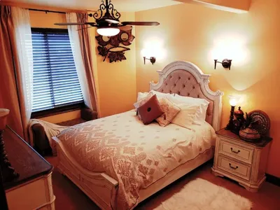 Chateau du Pikes Peak, a Tuscany Retreat