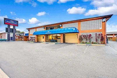 Holiday Inn Express & Suites Tampa Stadium – Airport Area by IHG