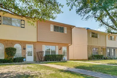 Bossier City Townhome w/ Patio + Outdoor Dining!
