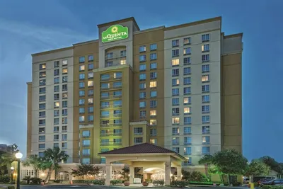 La Quinta Inn & Suites by Wyndham San Antonio Riverwalk