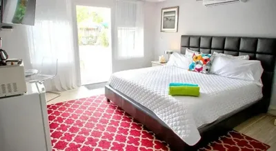 Las Olas Guesthouse @ 15th Avenue