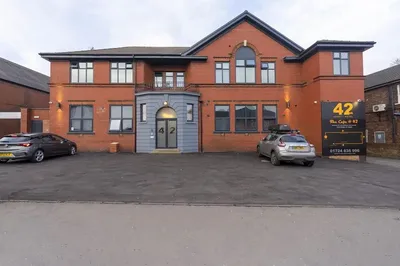 42 Apart-hotel