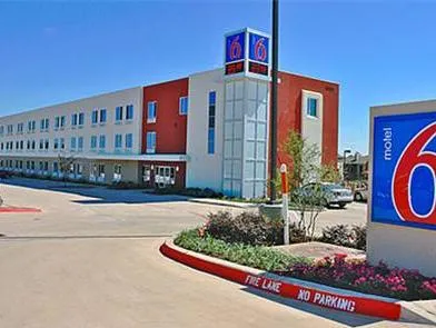 Motel 6 Roanoke, TX - Northlake - Speedway