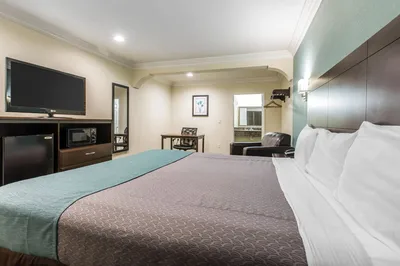 Rodeway Inn & Suites LAX