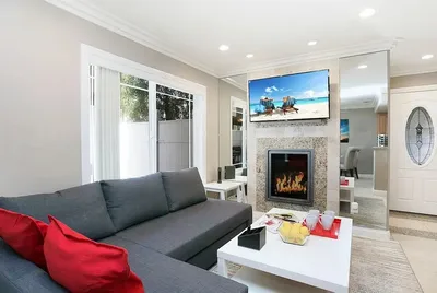 Awesome Multi Level - Large Patio - Fast WIFI - Work Desks - Self Check In! (CM-2)