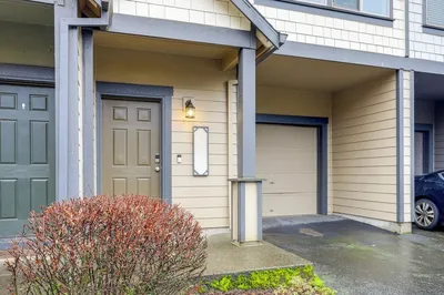 Walk to Mcmenamins Edgefield: Inviting Townhome!