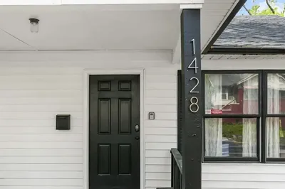 21st Street Evergreen Charm