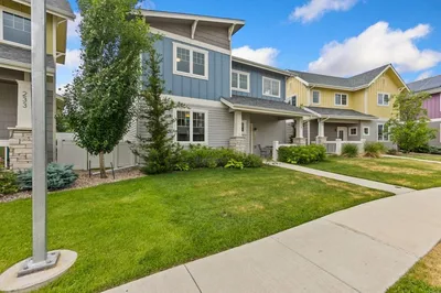Spacious Home Near River – King Bd, Patio & Garage