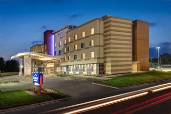 Fairfield Inn & Suites by Marriott Milwaukee West