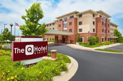 The Q Hotel & Suites