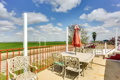 Rustic California Vacation Rental w/ Rooftop Patio