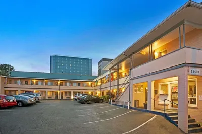 Travelodge by Wyndham Everett City Center
