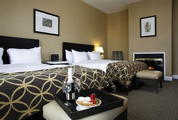 Waters Edge Hotel