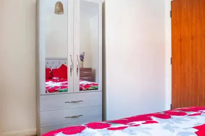 Leicester1br-wifi-modernapt-kitchen-sleeps2