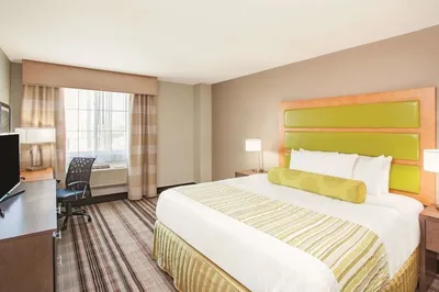 La Quinta Inn Suites Far Rockaway Jfk Airport