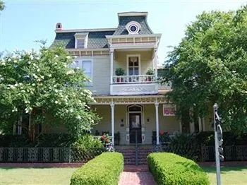 Rothschild-Pound House Inn