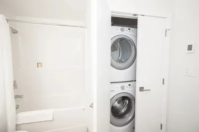 Luxurious 2 bed 2 Bath Penthouse on 23rd Floor PH1 Downtown