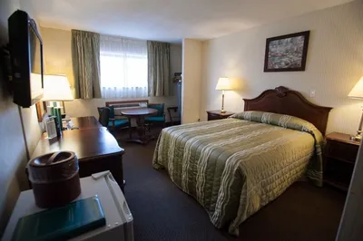 The Floral Park Motor Lodge