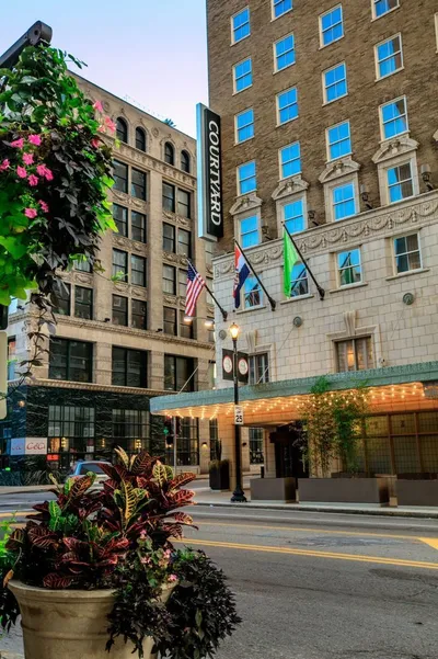 Courtyard by Marriott St. Louis Downtown/Convention Center