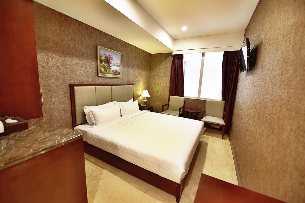 Megaboom City Hotel