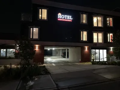Lakeview Hotel