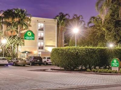 La Quinta by Wyndham Plantation at SW 6th St