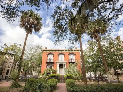 Southern Belle Carriage House