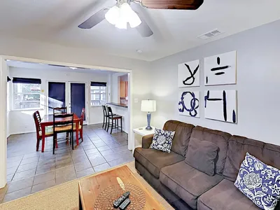 3BR 2BA Walk to Barton Springs Road by RedAwning