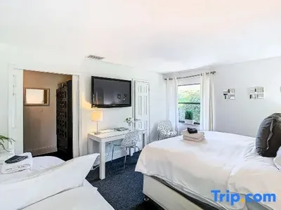 TampaGolfVillas by AmericanVacationLiving 7 Room