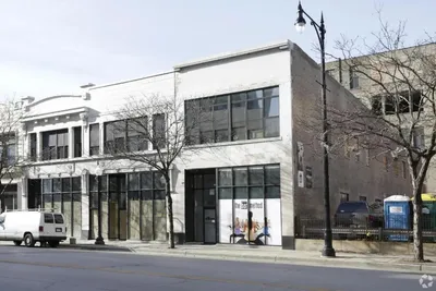 McCormick Place modern and cosy 420 friendly gem on Michigan avenue with optional parking for 6 guests
