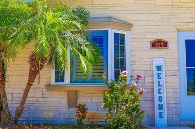 Four Bed Home With Pool Game Room Bar Near Beach